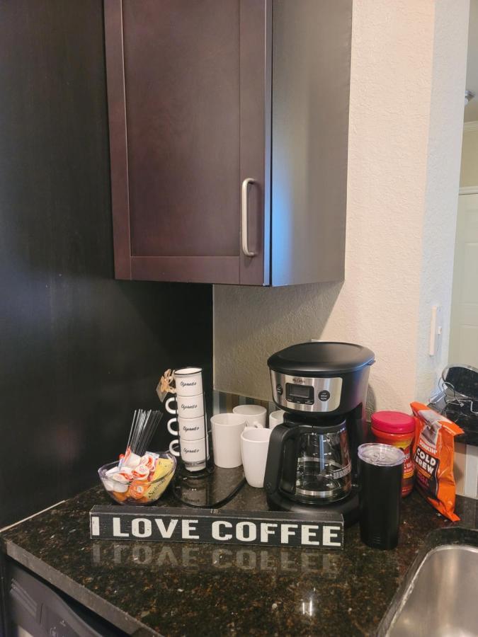Apartment Beautiful 2Bd/1Ba- Pool, Gym, Wifi. Mins From Beach! Tampa