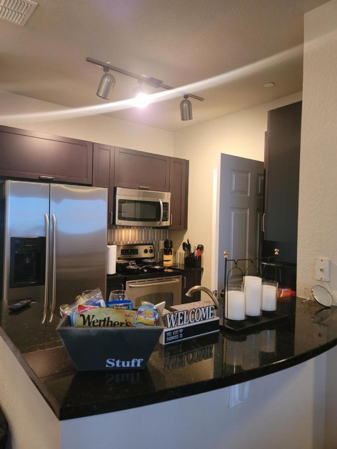 Beautiful 2Bd/1Ba- Pool, Gym, Wifi. Mins From Beach! Apartment Tampa