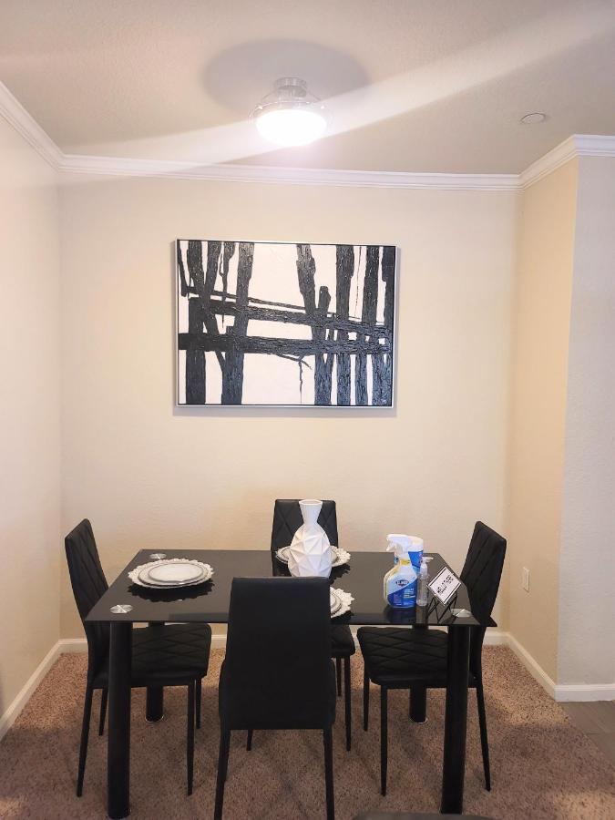 Apartment Beautiful 2Bd/1Ba- Pool, Gym, Wifi. Mins From Beach! Tampa